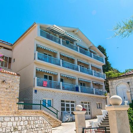 Apartments by the sea Brist, Makarska - 15714 Podaca Bagian luar foto