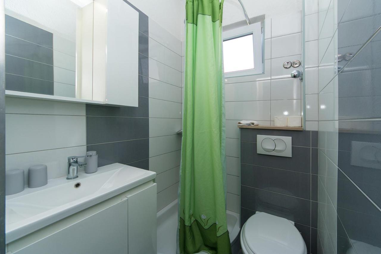 Apartments by the sea Brist, Makarska - 15714 Podaca Bagian luar foto